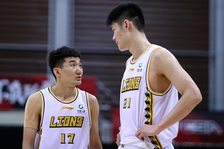 胡金秋、孙铭徽仍在阵容的情况下 广厦仍然是在季后赛球队的行列封面