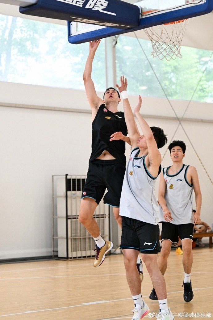 广厦男篮夏训进行时!备战青岛夏季联赛💪封面