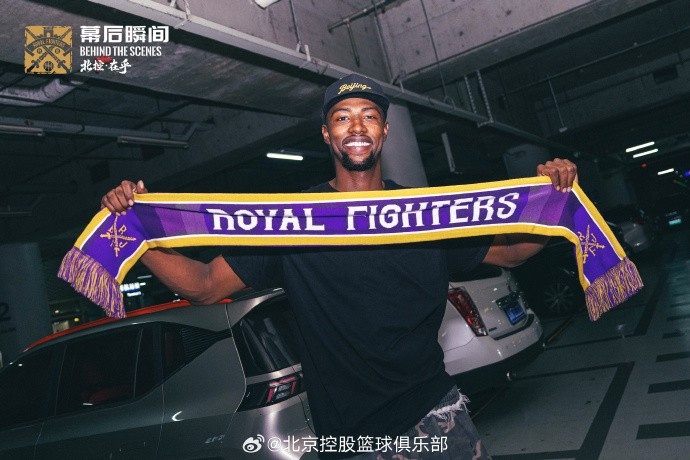北控男篮幕后瞬间：外援哈里·贾尔斯、贾旺特·库克抵京！封面