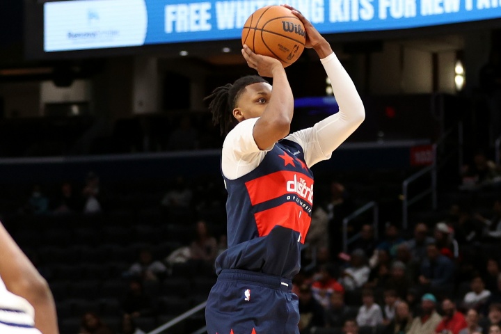 卡林顿直言奇才为选迪班萨摆烂!名记:NBA不会就其言论进行处罚封面