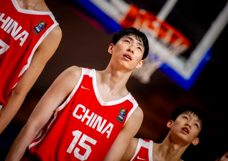 可圈可点！李俊贤表现强硬 全场10中6贡献15分12板3帽封面