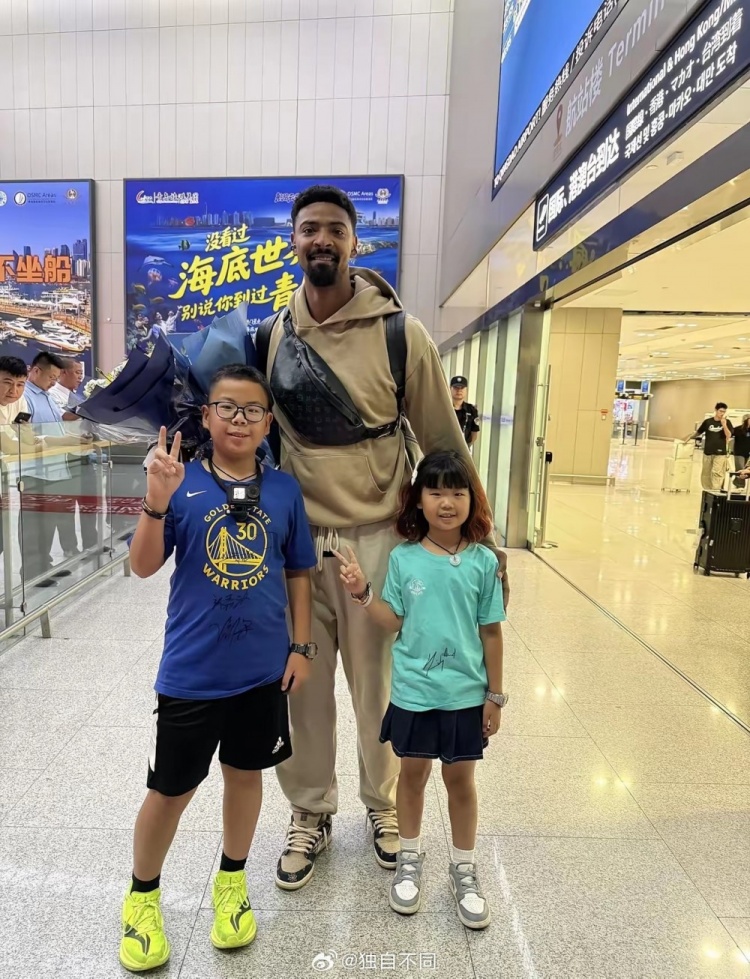 继续合作！记者：青岛男篮的两大外援米奇和韦瑟斯庞都已回到青岛封面