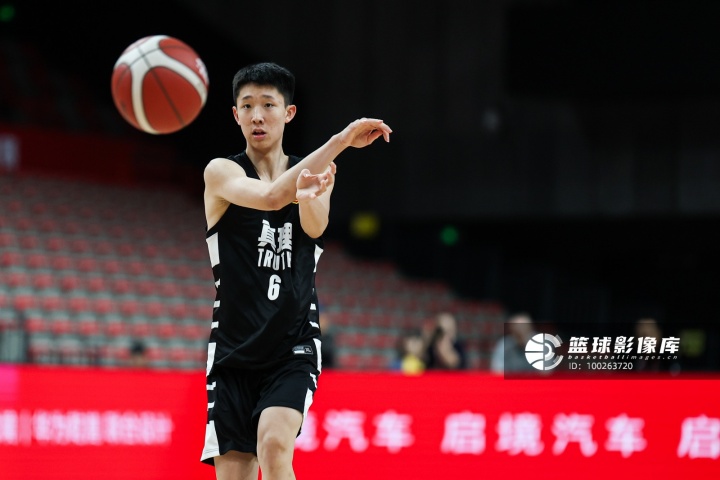 媒体人:16岁“国产库里”张宇辰承诺加盟全美第一高中!封面
