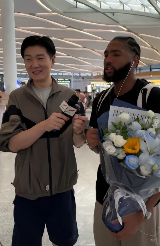 回归新疆男篮！劳森今天已经抵达乌鲁木齐封面