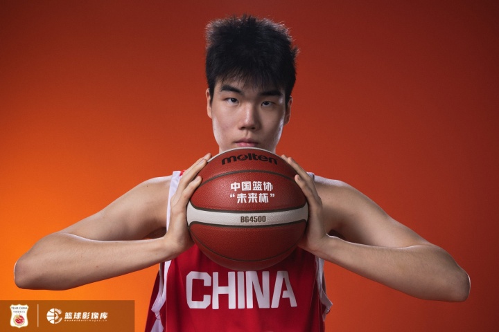 张懿赵杰谈梦想中的大学：康涅狄格&UCLA&杜克封面