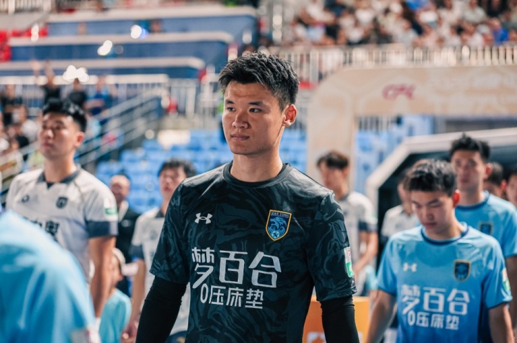 李冠希韧带损伤预计休战2至3周,将根据复查结果确定具体复出时间封面