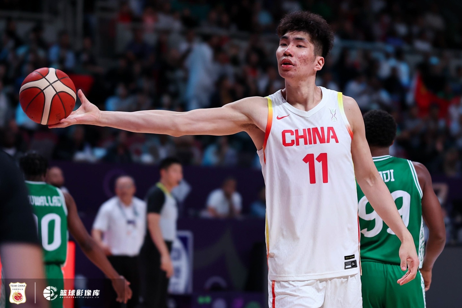 马不停蹄!媒体人:余嘉豪来到诸暨和男篮会合 准备亚运会封面