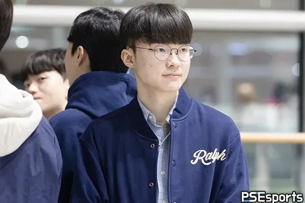 Faker:带了可简单翻阅的脑科学书籍,LCK队伍强会非常警惕封面