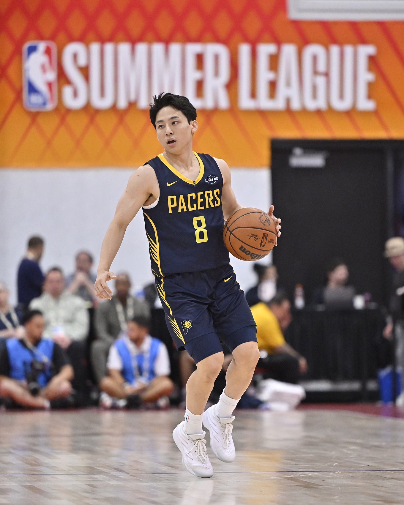 在NBA场均2.5分1.7助~快船官方：已和河村勇辉签下Exhibit 10合同封面