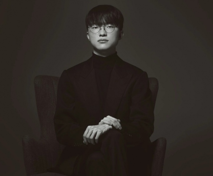 Faker：我并不坚定很容易被各种事情左右；T1不吝啬投资封面