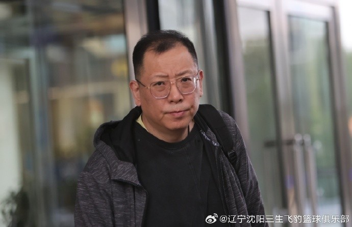 辽宁本钢队启程前往济南 开启CBA新赛季征程封面