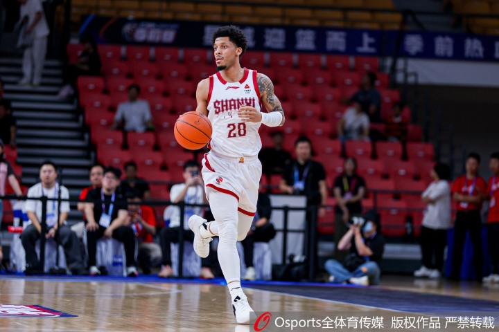 空砍!威金顿17投8中&三分2中0得到26分4板2助封面