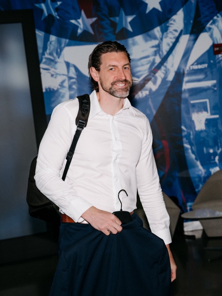 甘西离任仍出席米切尔训练营 NBA经纪人:大家都很喜欢甘西封面