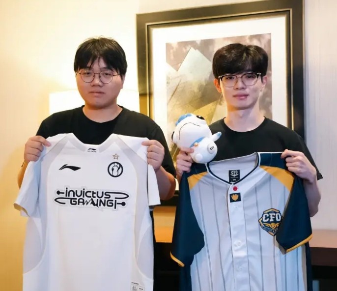 CFO分享Doggo与JiaQi交换队服：简短而温馨封面