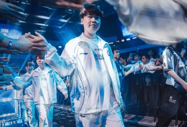 我比Oner操作好！Wei： LPL有的队伍表现挣扎是因为负担太重封面