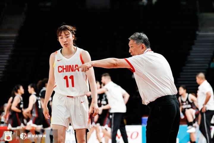 靠你了!罗欣棫半场6中5高效拿下10分3板1助1断 两分球全中封面