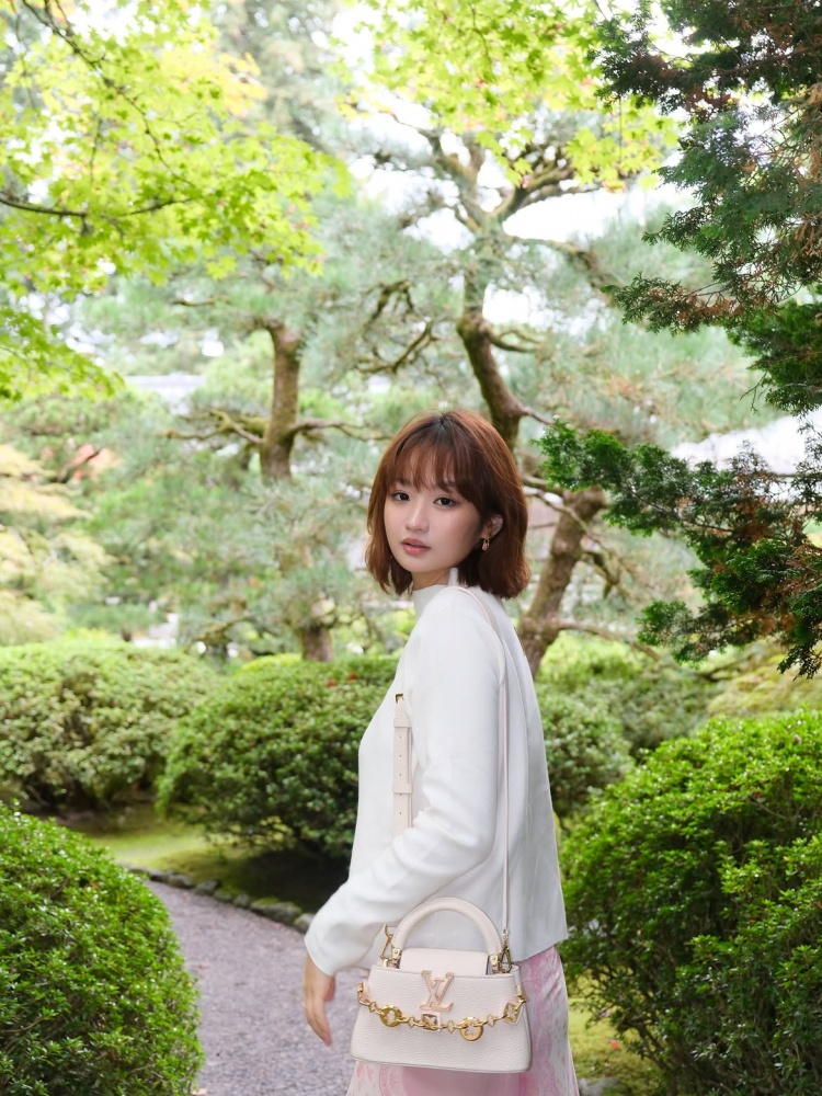 端庄贤惠！杨瀚森女友在社媒晒出多张美照封面
