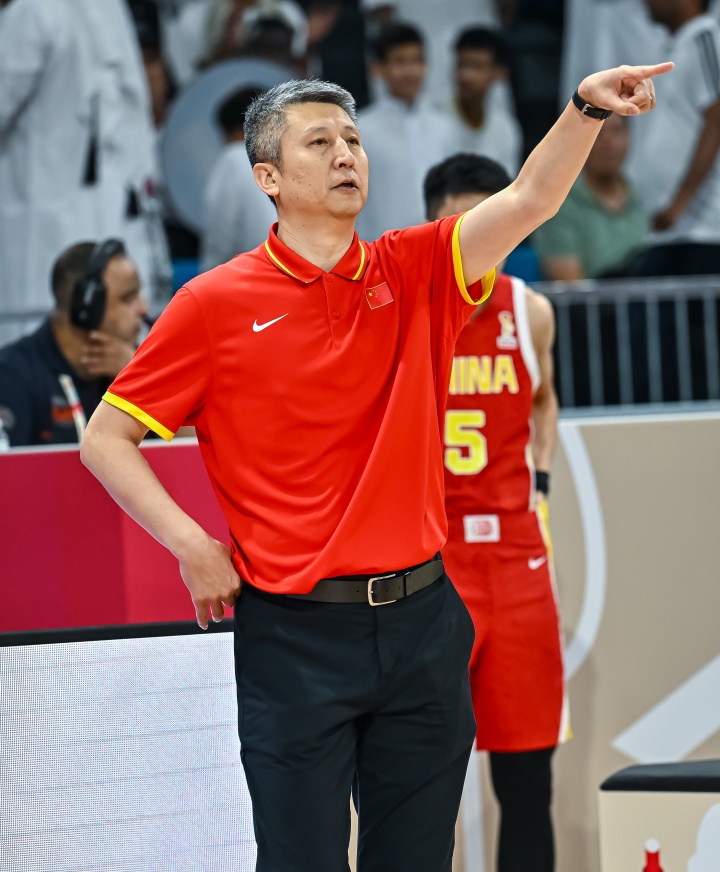 解说：输了就是输了何况是输这么多 别找借口和理由了 下课吧封面