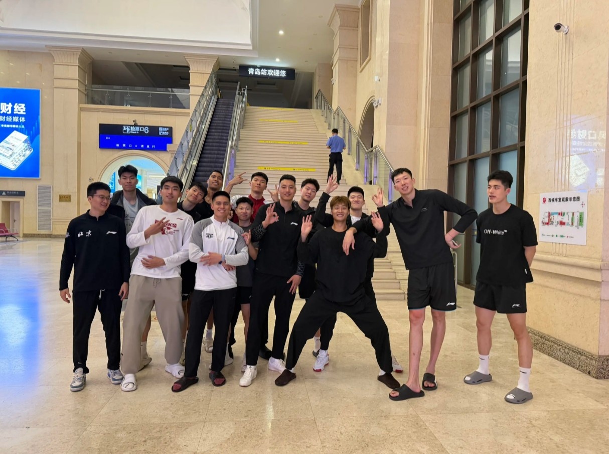 通过体测！范子铭晒北京男篮大合照：圆满完成✅封面