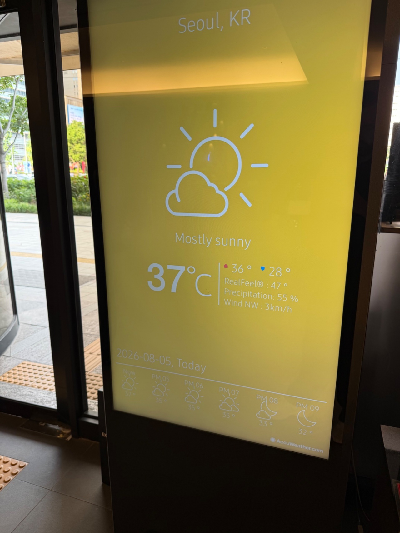 体感温度47℃!曼城跟队吐槽首尔高温:要热死了!不知道球员咋办封面