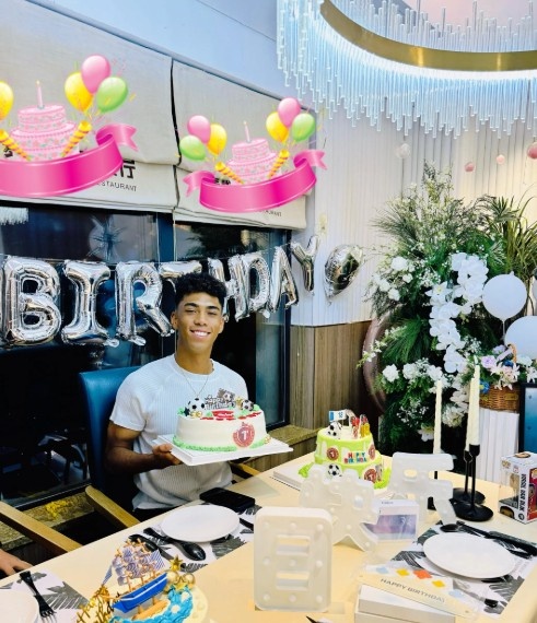 张洪福18岁生日母亲发文：不要求你一定光芒万丈，只愿坚守初心封面