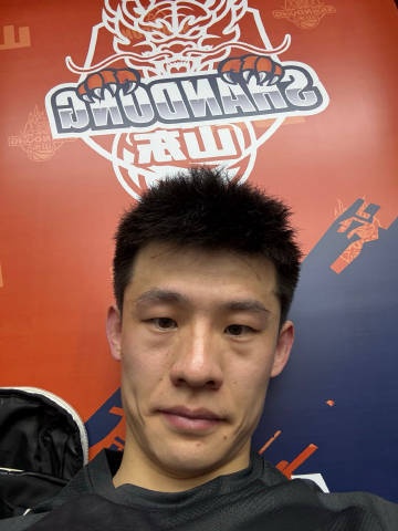 王岚嵚赛后晒图庆祝取胜并自称 “累懵逼”：💪💪继续加油封面