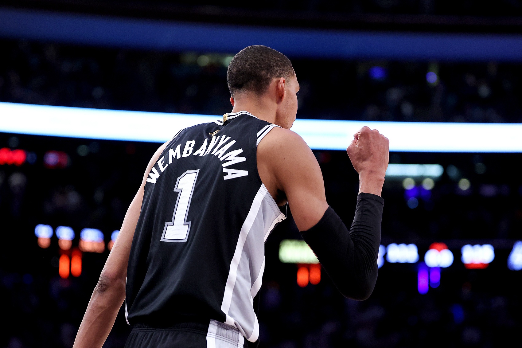 费尔斯：欢迎来NBA时刻是打文班亚马 你能做的事很有限封面