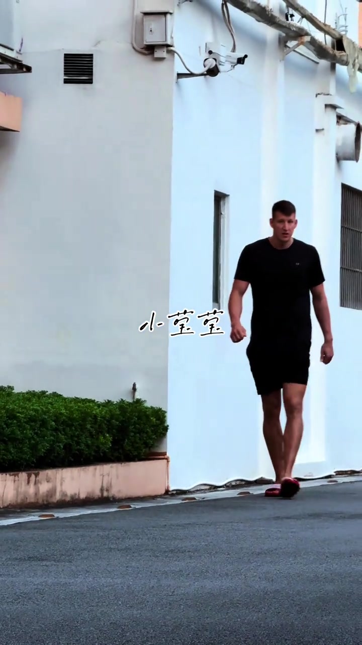到位了！广东男篮新外援卢卡·博日奇已经到队封面