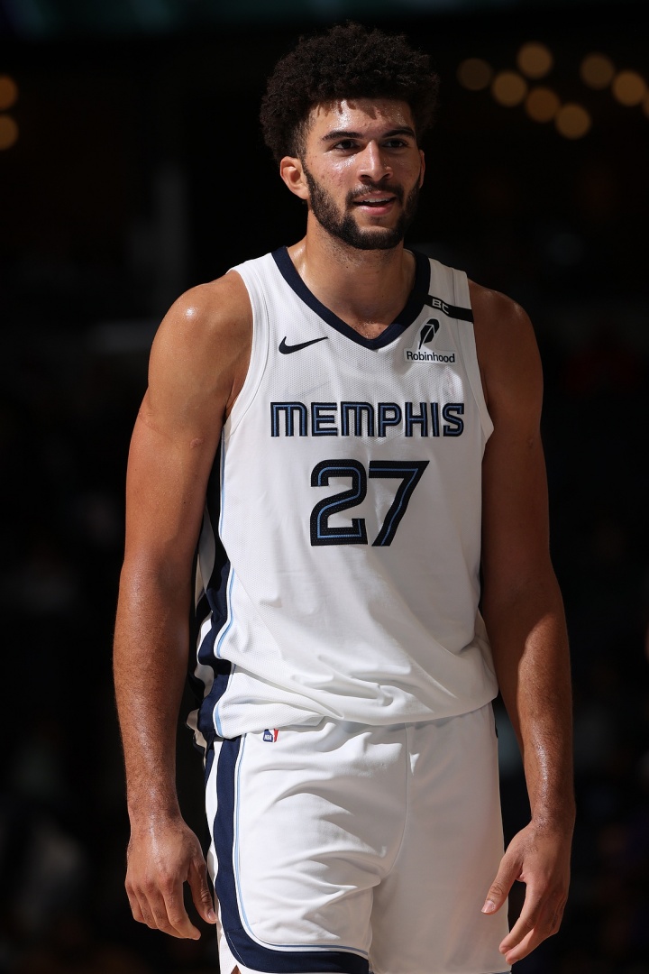创造历史！布泽尔生涯前五战皆首发且全胜 NBA历史首位青少年球员封面