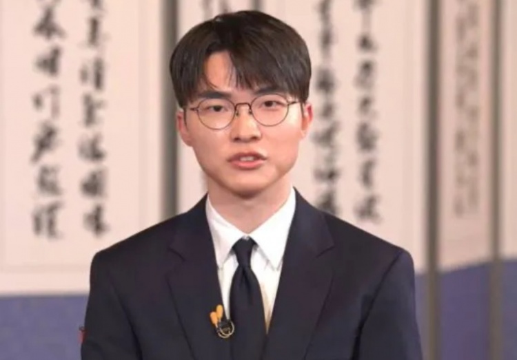 韩媒：Faker为大学生喜爱度第一名的体育选手，孙兴慜第二封面