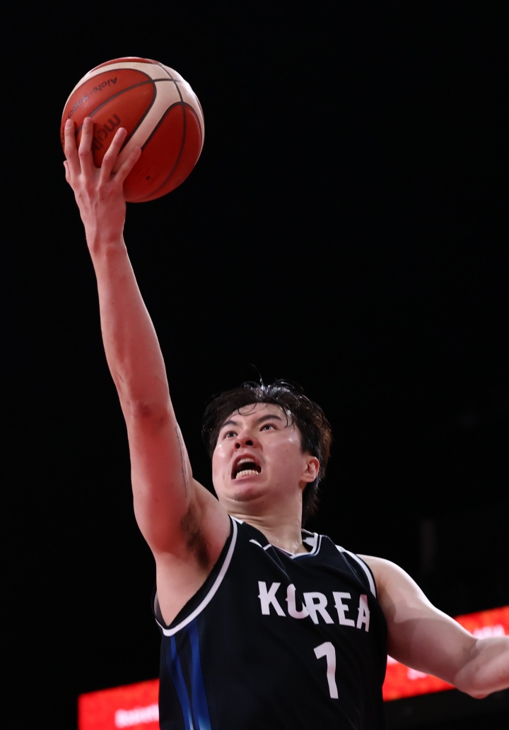 媒体人：李贤重可签B联赛天价合约 但选择打G联盟 真的黑不了一点封面