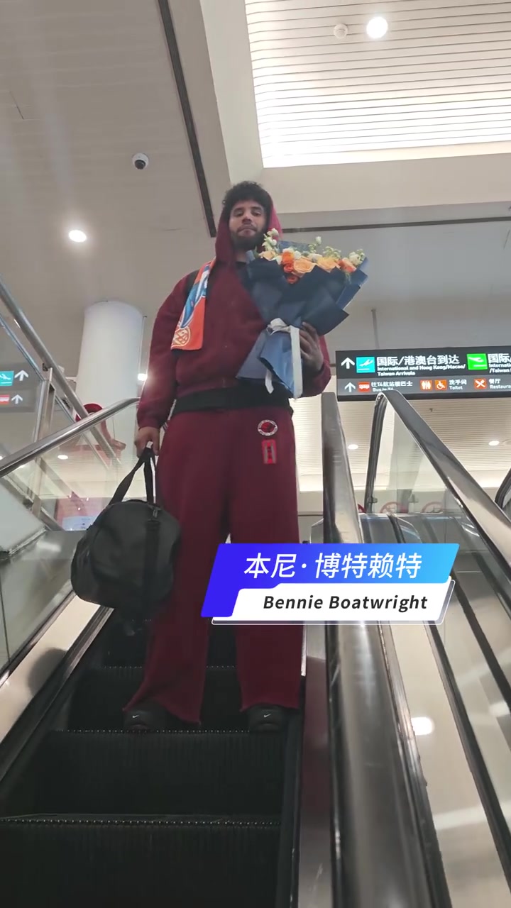 新援就位！达里尔·梅肯、本尼·博特赖特顺利抵达厦门封面