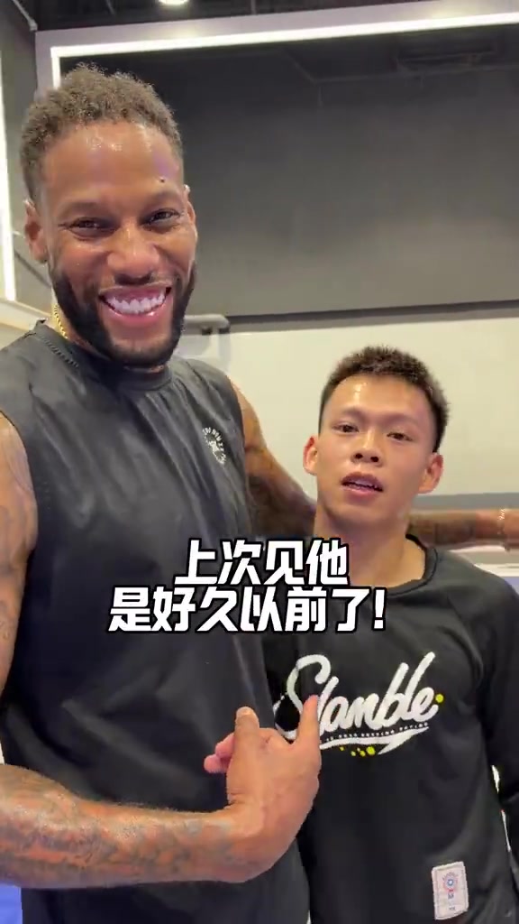 泪目!威姆斯晒与“独臂少年”组队打球视频:希望家城越来越好封面