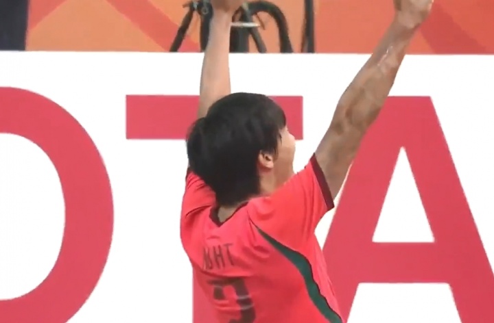 U23国足1-0领先！胡荷韬带球奔袭半场，与蒯纪闻撞墙后逆足破门封面