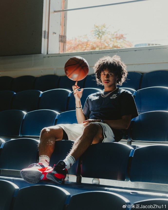 今夏参加林书豪JLIN NextGen训练营!朱正社媒晒九宫格帅照封面