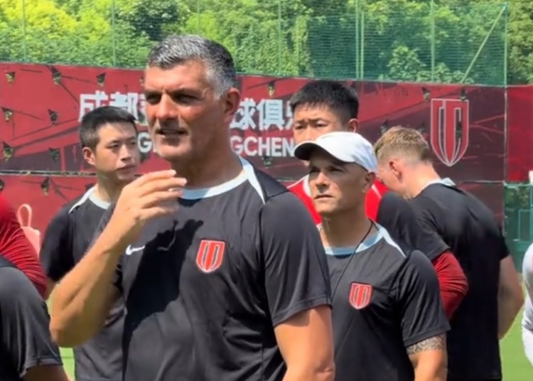 阿洛伊西与球迷交流：赛季目标就是夺冠，我们还在正确的道路上封面