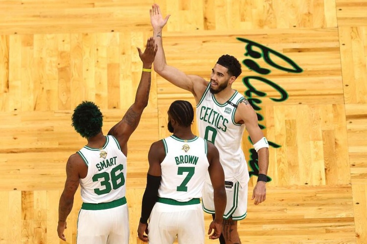 斯玛特：杰伦·布朗这种FMVP也会被这样交易 NBA商业一面令人无奈封面