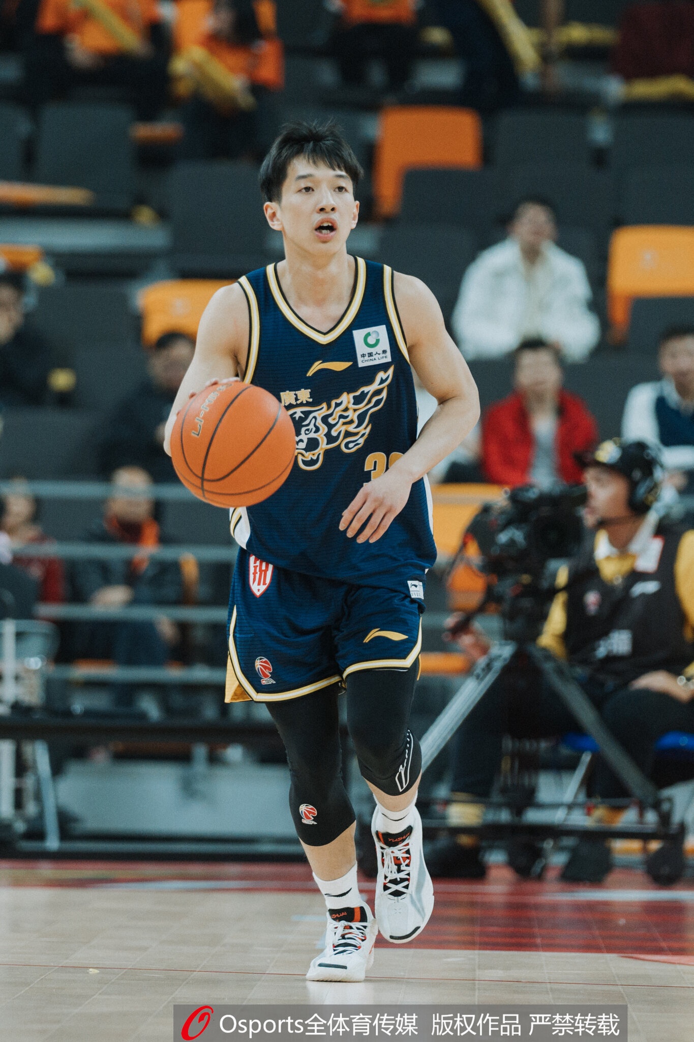 广东男篮正在进行有关年轻后卫杨溢的互租尝试 但还未有明确结果封面