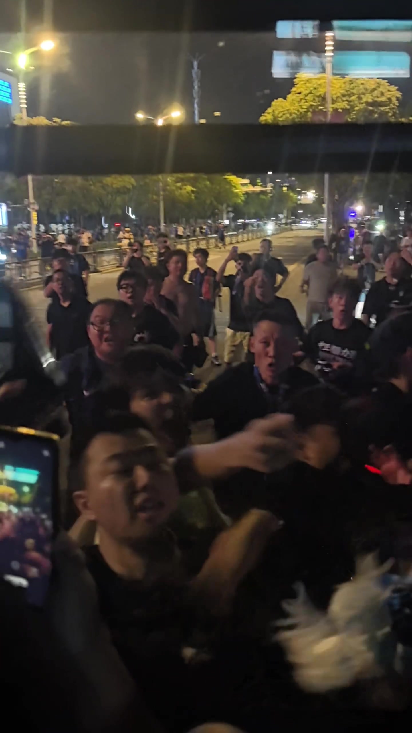 韩乔生:若假借球迷身份做突破底线行为,这类人代表不了任何队封面