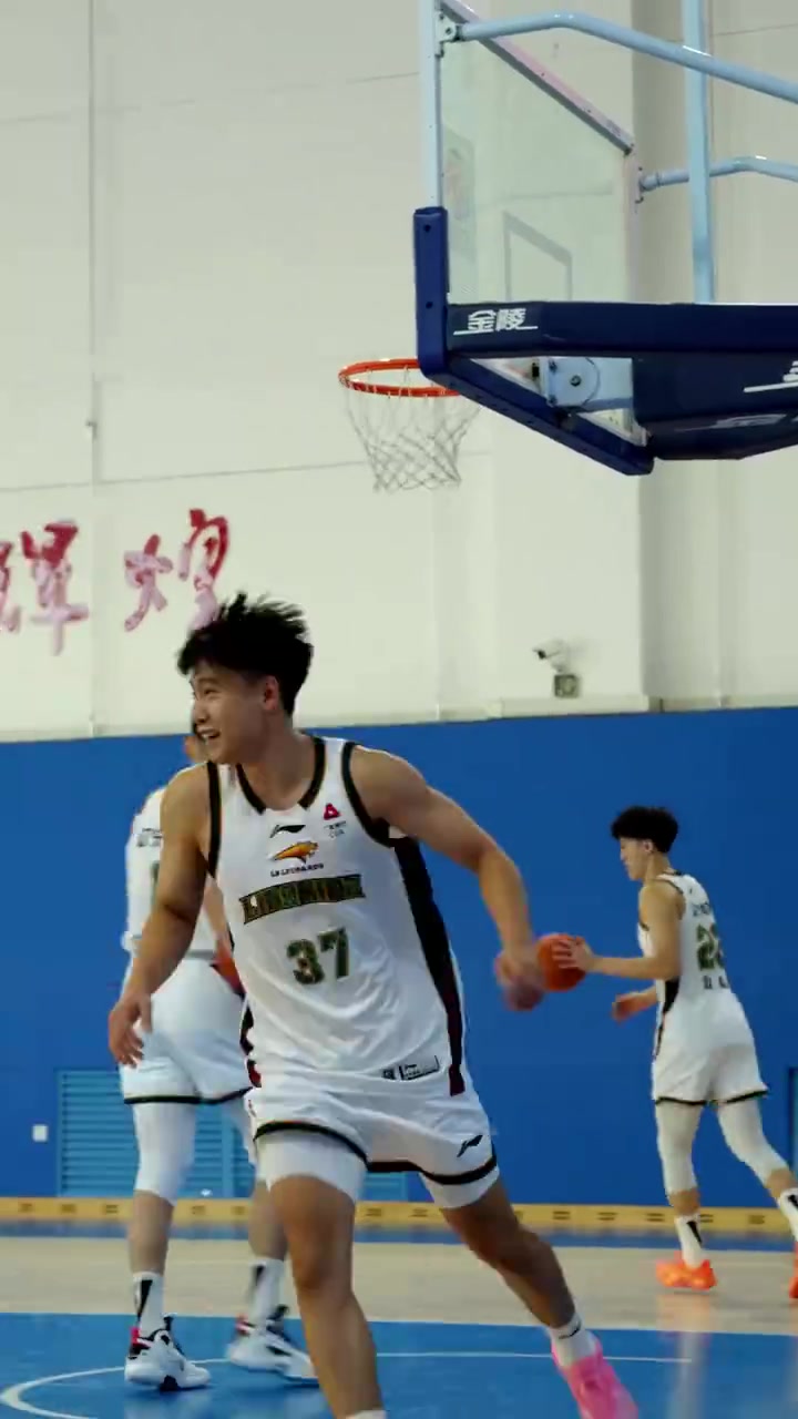 辽宁男篮与阿根廷博卡青年教学赛进球集锦 三外援均有不错表现封面