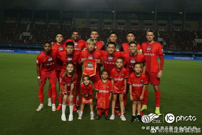 河南俱乐部彩陶坊1-1重庆铜梁龙 古斯塔沃连场破门封面