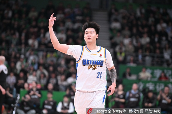 赵睿：休赛期减重离不开教练李楠督促 每周一称重不达标就加练封面