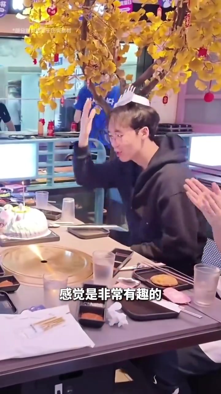 Taeyoon：虽然韩国很远，很感谢有很多的粉丝也会来支持我封面