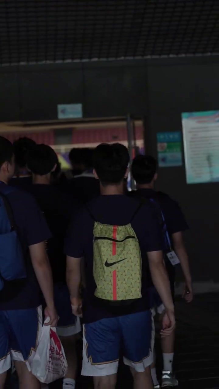 回顾全国U19青年篮球联赛 中国香港金牛小将们拼力争夺每一球封面