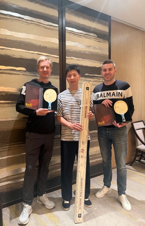 互赠礼物！塞尔比晒照：同马龙、王楚钦、罗伯逊一起共进晚餐封面