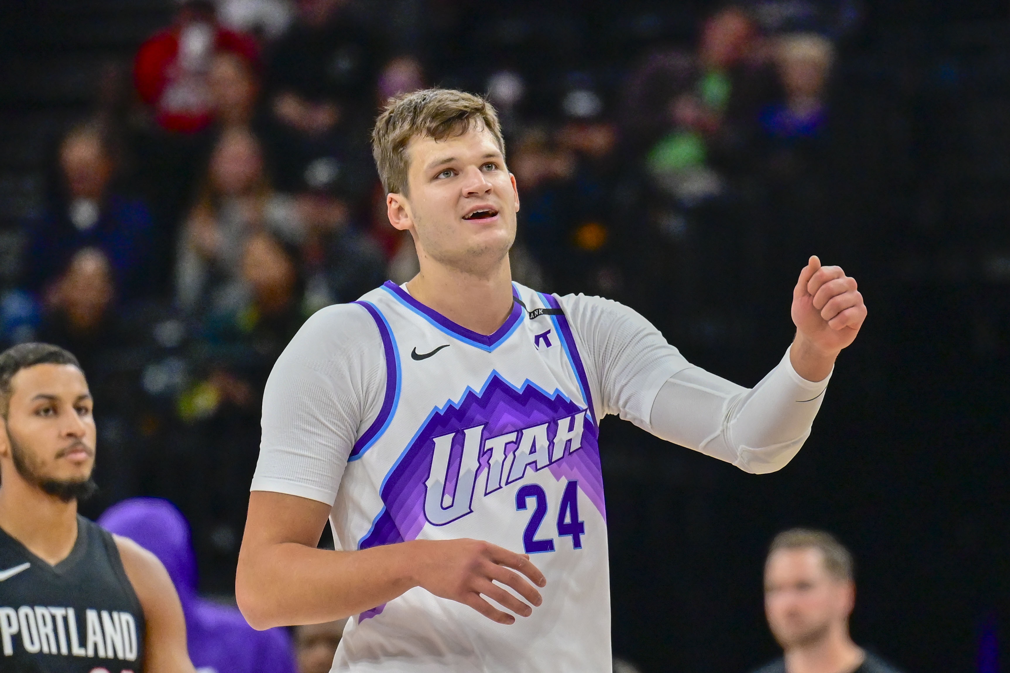 湖记:凯斯勒在场时湖人防守要达到NBA前8-10 不在时或只有16-22封面