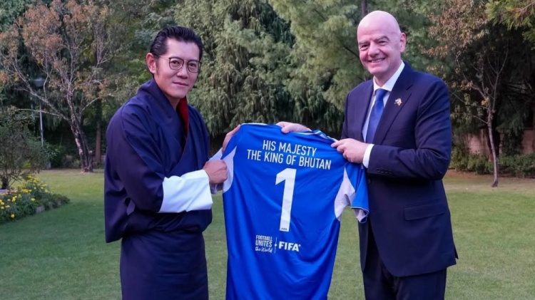 FIFA主席因凡蒂诺访问不丹，与国王一对一会晤并考察足球发展封面