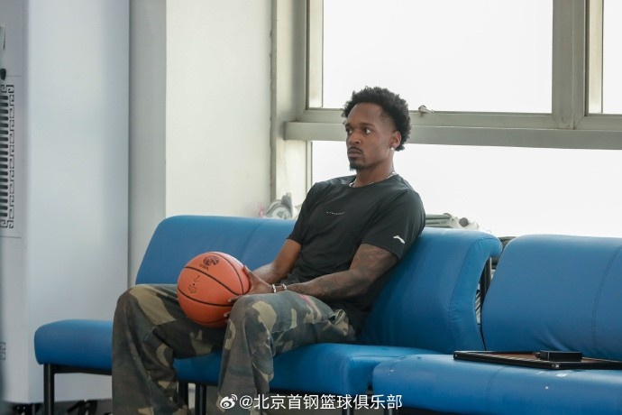 北京官博晒巴里·布朗训练照：好久不见 来了就练 欢迎布朗到队！封面