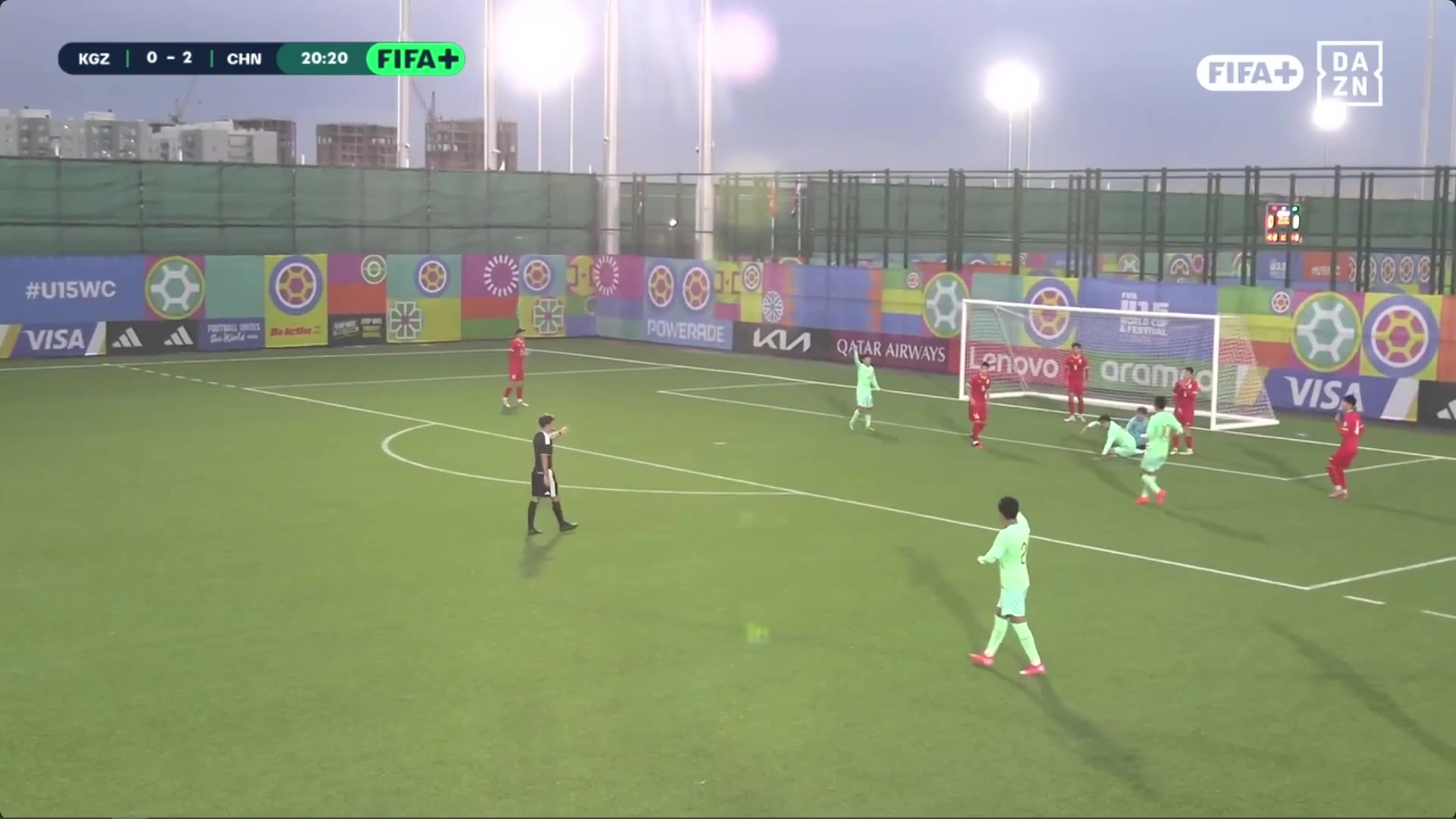 吉尔吉斯斯坦禁区内再次送点,中国U15男足3-0领先封面