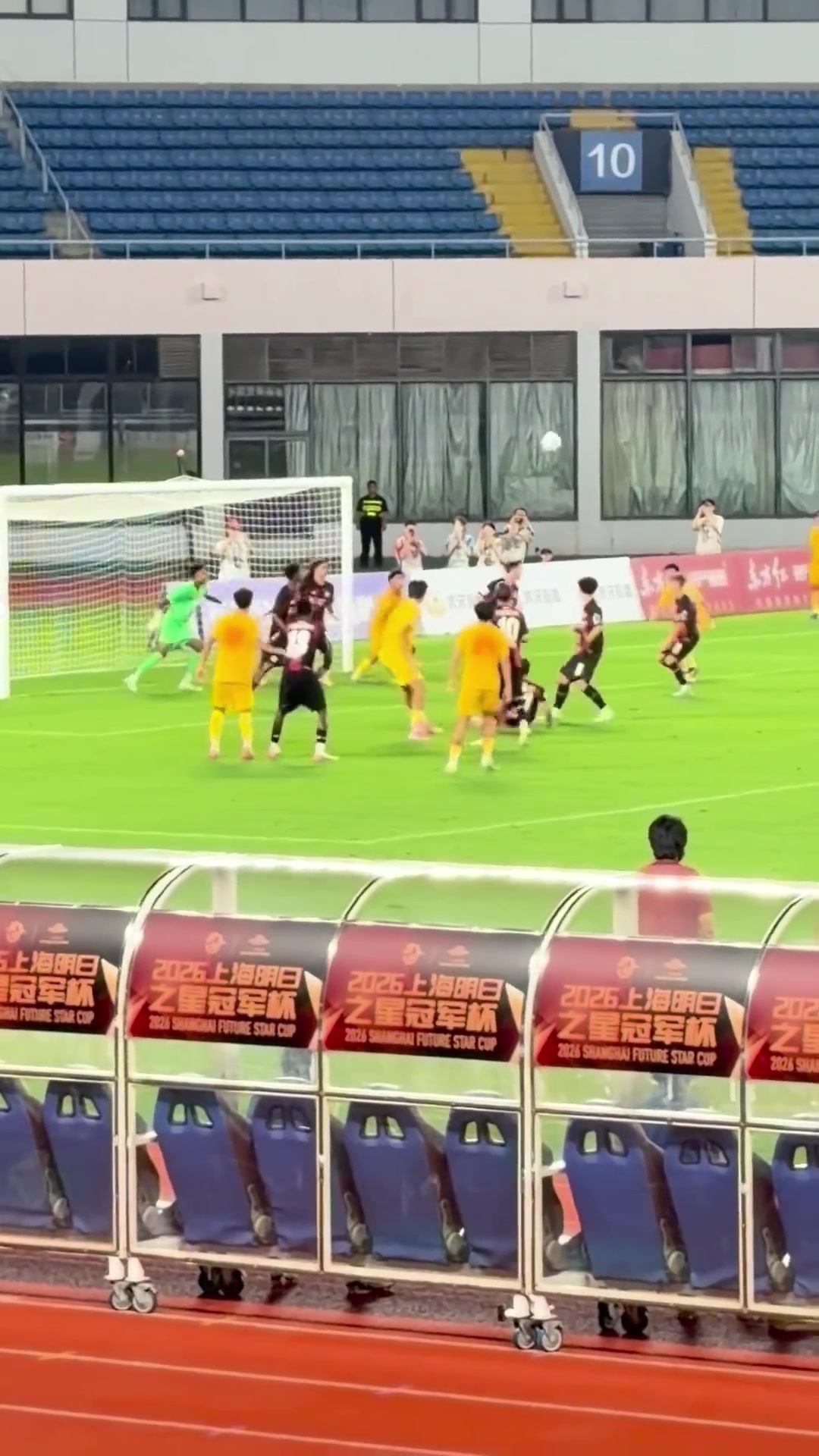 燃爆了！现场实拍U17国足1分钟两球，赵松源炸裂世界波反超封面